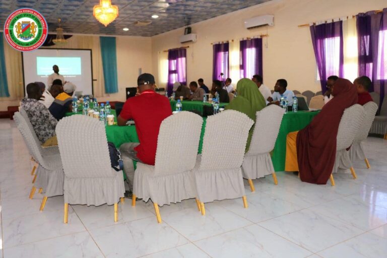 Tababar Ku Saabsan Arrimaha Deegaanka Oo Loo qabtey Ururada Bulshada Rayidka Degmada Baydhabo