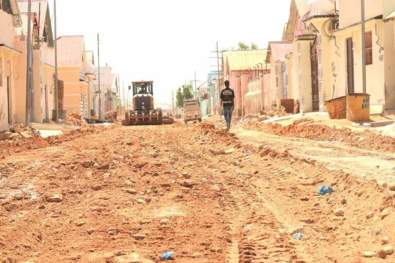 Dowladda Hoose Degmada Garowe Oo dib u dayactir ku sameysay Wado dhibaato ku qabeen dadka iyo gaadiidka.