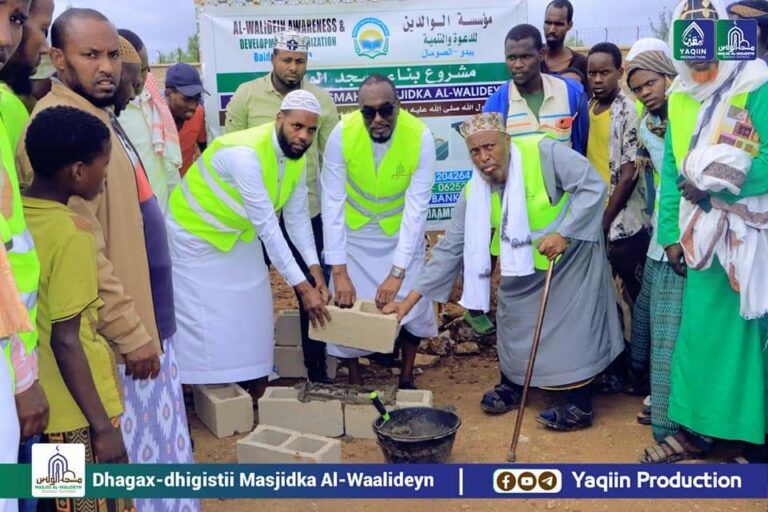 Dhismaha Masjidka Waalideyn Oo laga dhagax dhigey Magaalada Baydhabo