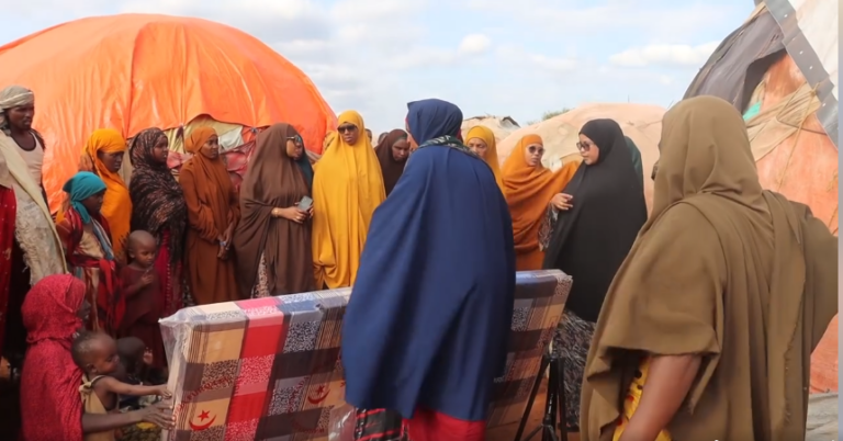 Deeq kala duwan Oo La gaarsiiyay Hooyo ku xanuunsan Xeriyaha Barakacayaasha Baydhabo.