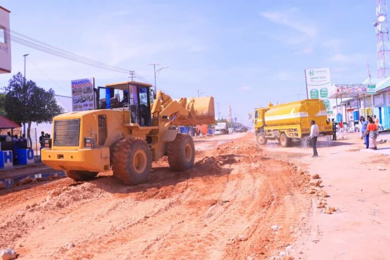 Dhismaha Wado laami 5KM ah laga hirgalinayo Degmada Cadaado Oo Meel wanaagsan Mareya.