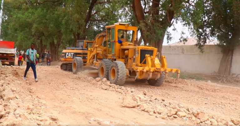 Dhismaha Wajiga 2-aad Wadooyinka Magaalada Xudur oo Bilowday.