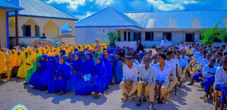 Ardayda Iskuulka Sh. Cusmaan Magaalada Baydhabo Oo Doortay Guddoomiye.